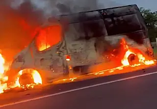 Ambulância de Aquidauana fica destruída após incêndio na BR-262