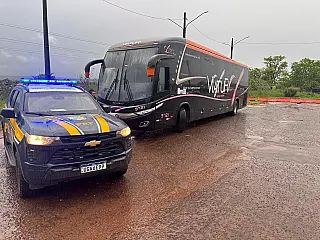 Homem coloca fogo em ônibus com passageiros após briga com esposa em MS