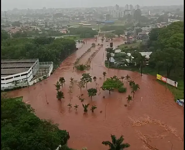 Debaixo d’água: Campo Grande registra 82 mm de chuva em 24 horas