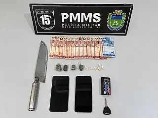 Armado com faca e portando drogas, homem é preso suspeito de tráfico em Maracaju