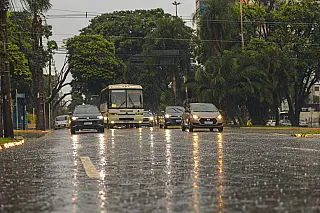 Alerta laranja prevê tempestade e risco de alagamentos na Capital até domingo