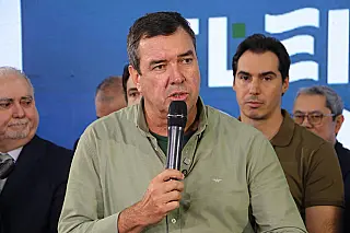 Riedel agradece votos e promete 'absoluto comprometimento' com MS no próximo mandato