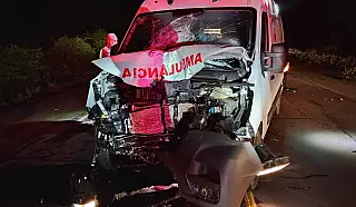 Motociclista morre em colisão frontal com ambulância em Terenos