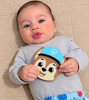 Família pede ajuda para custear cirurgia de catarata em bebê de 3 meses
