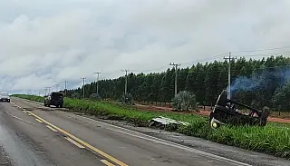 AGORA: Caminhão tomba e deixa vítima fatal na BR-267, em Nova Alvorada do Sul
