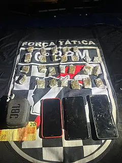 Força Tática prende três homens por suspeita de tráfico de drogas no Jardim Botânico