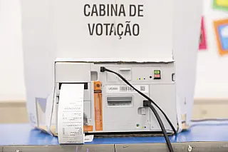 Eleitor é preso após filmar urna no momento em que votava em Coxim