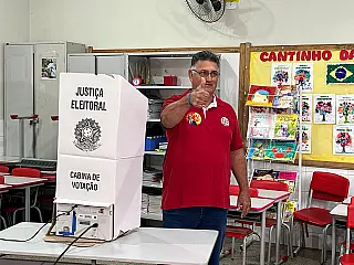 Candidato ao Governo de MS, Lucien Rezende vota em Ribas e diz estar otimista