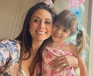 Brasileira mata filha de 4 anos e morre após atirar contra si mesma nos EUA