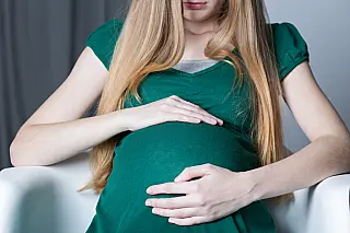 MP manda DEPCA investigar possível estupro após adolescente dar à luz na Capital