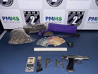 Homem é preso com pistola israelense, maconha e skunk em Caarapó