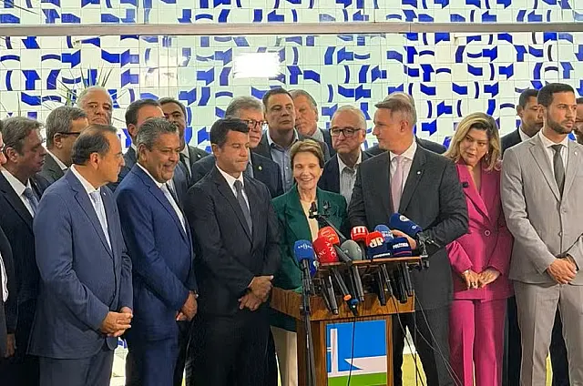Flávio Bolsonaro amplia apoios no 2º turno com adesões de Caiado, Zema e partidos