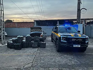 Traficante foge, mas deixa carro com 426 kg de drogas para trás em Paranaíba