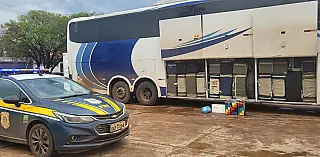 PRF apreende 189 volumes de perfumes e 500 maços de cigarros em ônibus em MS