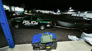 Dupla foge de abordagem e abandona carga de maconha em barco de Japorã