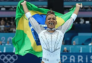 Rebeca Andrade conquista terceiro ouro no salto e chega a 10 medalhas em Mundiais