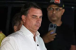 Flávio tem passaporte cancelado pela PF após descumprir ordem