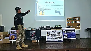 Alunos da GCM de Campo Grande recebem treinamento para uso de armas não letais