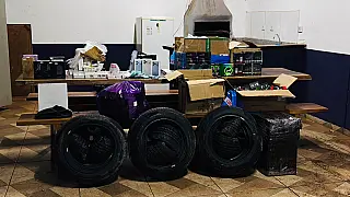 Fiat Uno é interceptado com 14 iPhones e carga de medicamentos no Aero Rancho