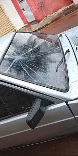 Motorista cai em buraco com bebê de 3 meses no carro no Dom Antônio