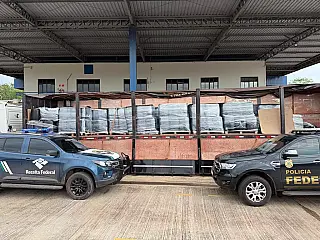 PF e Receita apreendem 17 toneladas de insumo usado na fabricação de cocaína em Corumbá