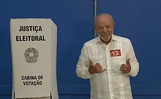 Lula vota em São Bernardo e diz que, se eleito, devida vitória ao povo brasileiro