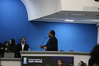 Secretário fala sobre falta de recursos e diz que serviço de tapa-buracos teve "plus" nos últimos meses