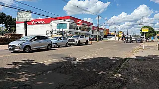 Caminhonete provoca engavetamento na Mascarenhas de Moraes