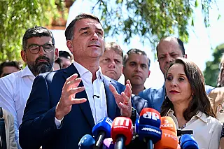 Podemos oficializa apoio a Flávio, mas não impede campanha para Lula
