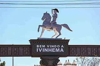 Obra é paralisada em Ivinhema após atrasos e falhas na execução