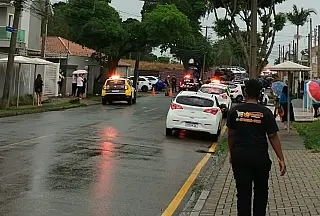 Homem que fez 13 crianças reféns em creche é morto pela polícia em Curitiba